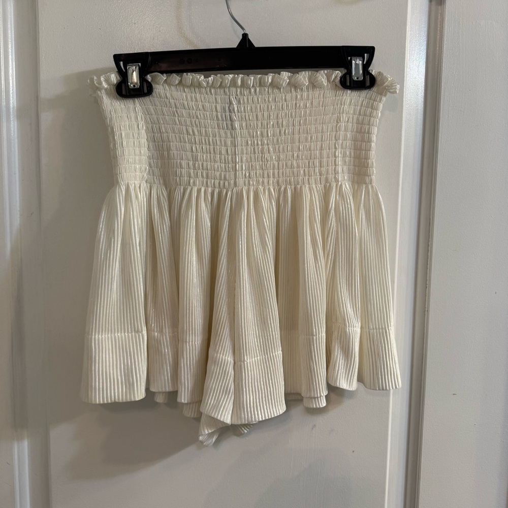 Queen of Sparkles Ribbed Metallic Swing Short White Pearl Pleat Medium